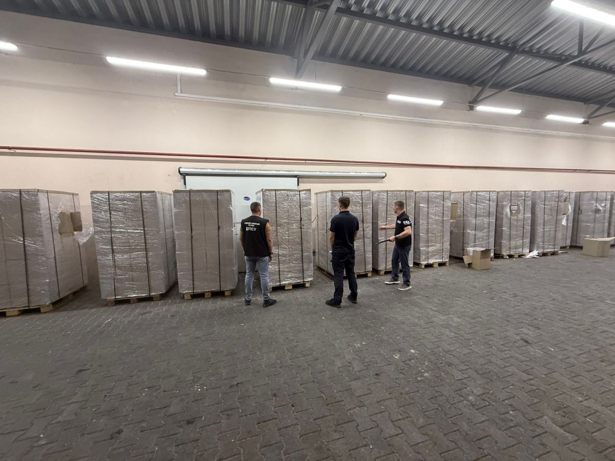 Контрабанда на 19 мільйонів під виглядом полуниці: на кордоні з Молдовою затримали масштабну партію сигарет