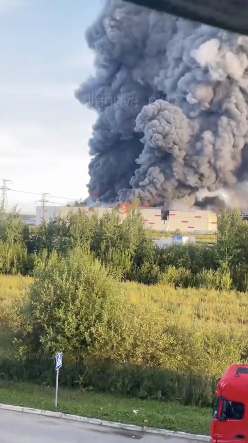 У російському Кірові повідомили про атаку на завод "Авіатек": виникла пожежа
