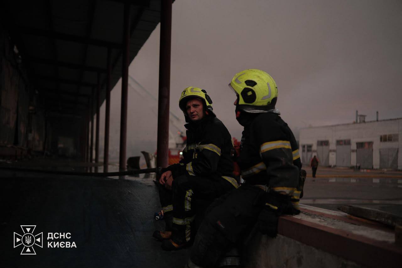 РФ массированно атаковала Киев и область: 15 погибших, десятки пострадавших и пожары