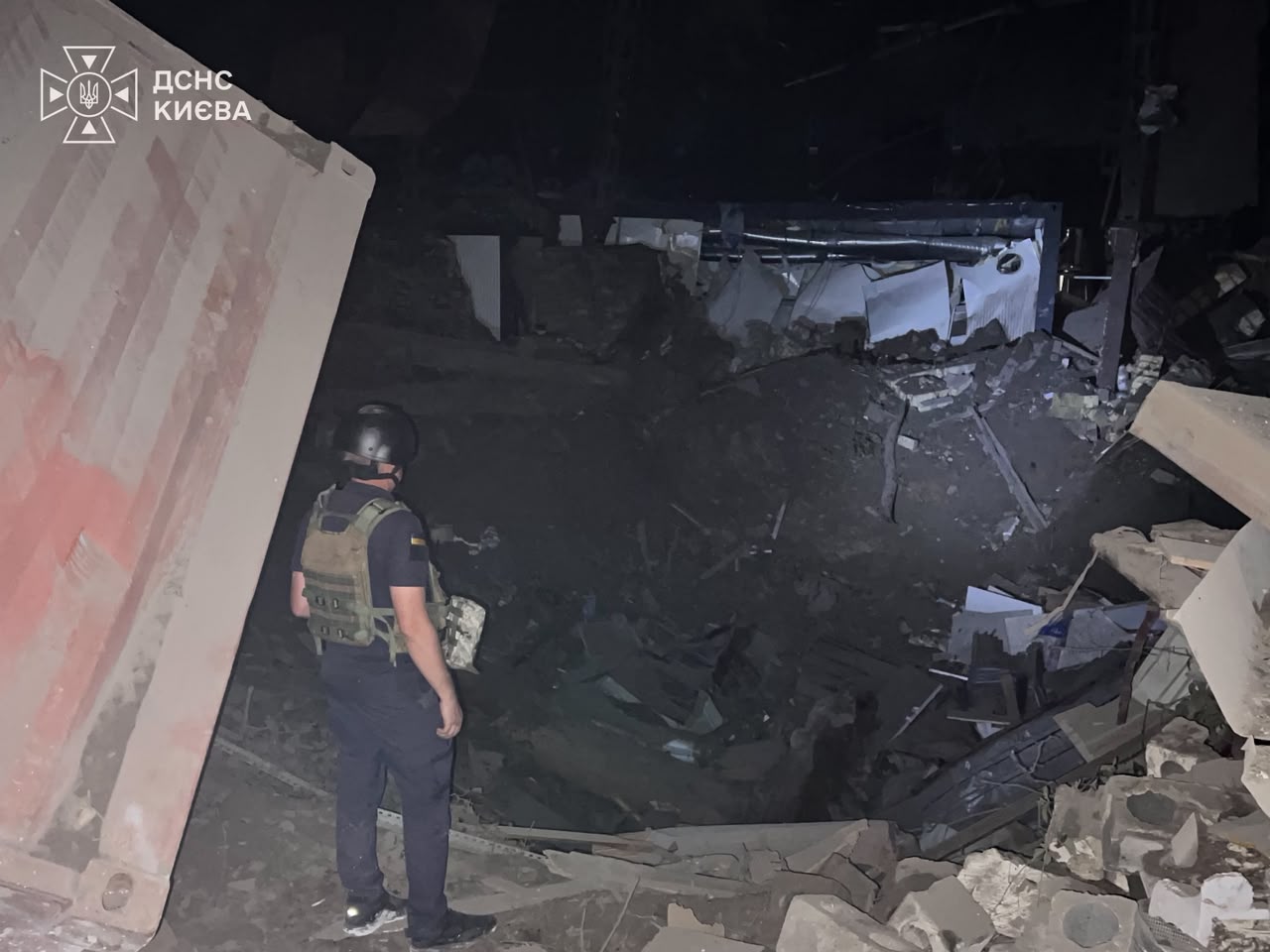 Ночной удар по Киеву: ГСЧС показала последствия попаданий возле детской больницы