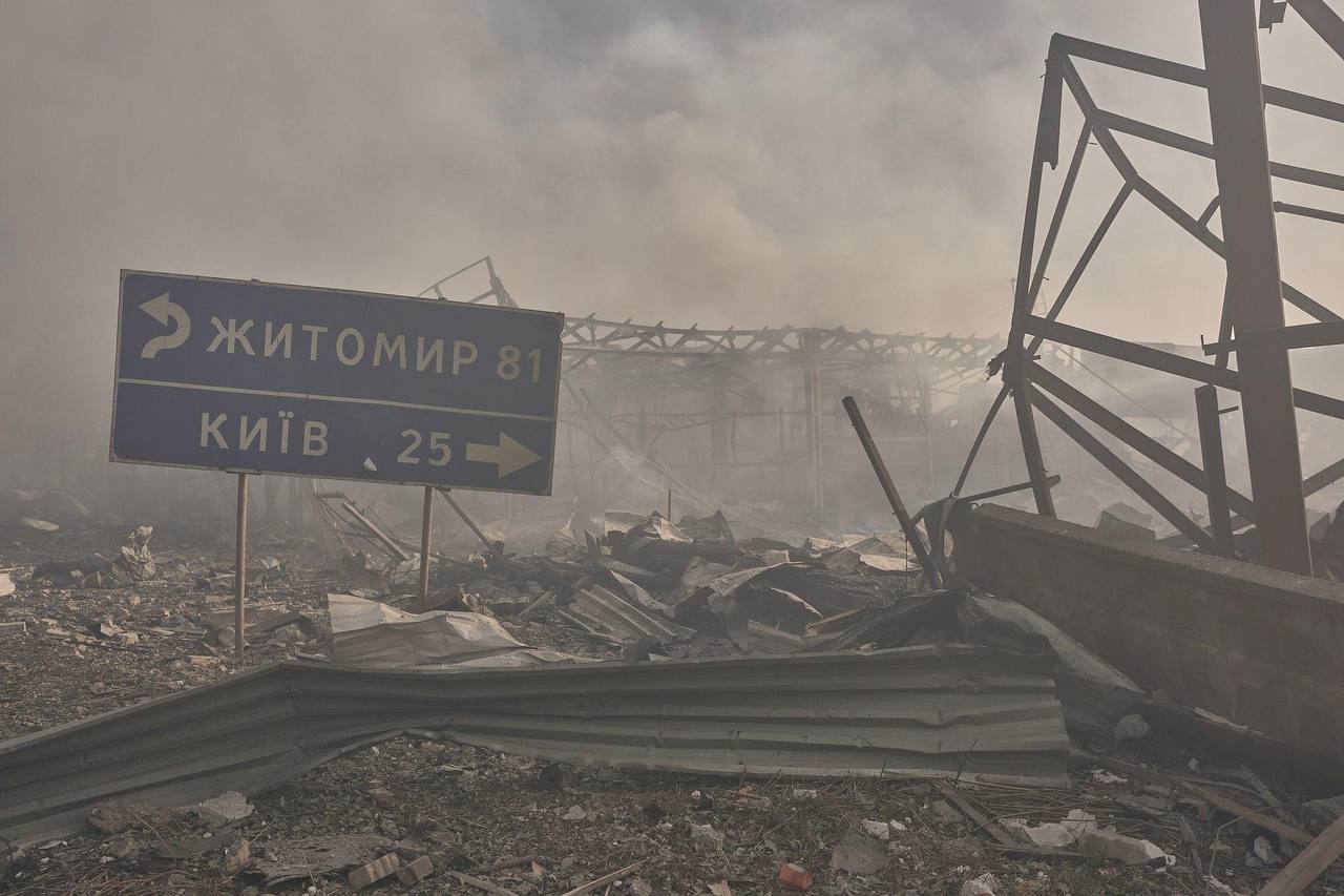 Російський удар по складах на Київщині: 27 загиблих, серед постраждалих четверо дітей