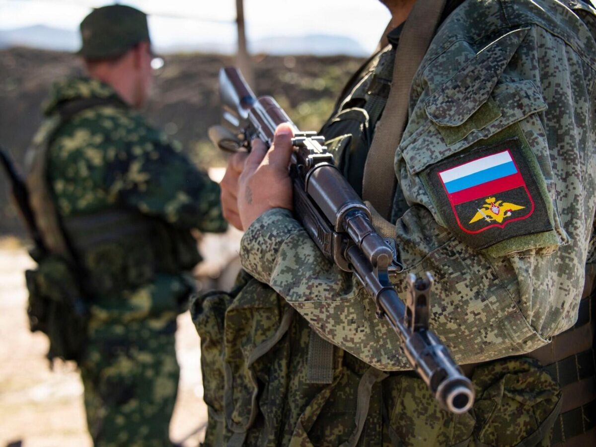 В России тестируют "бусификацию": в Омске мужчин забирают прямо с улиц и заставляют подписывать контракты