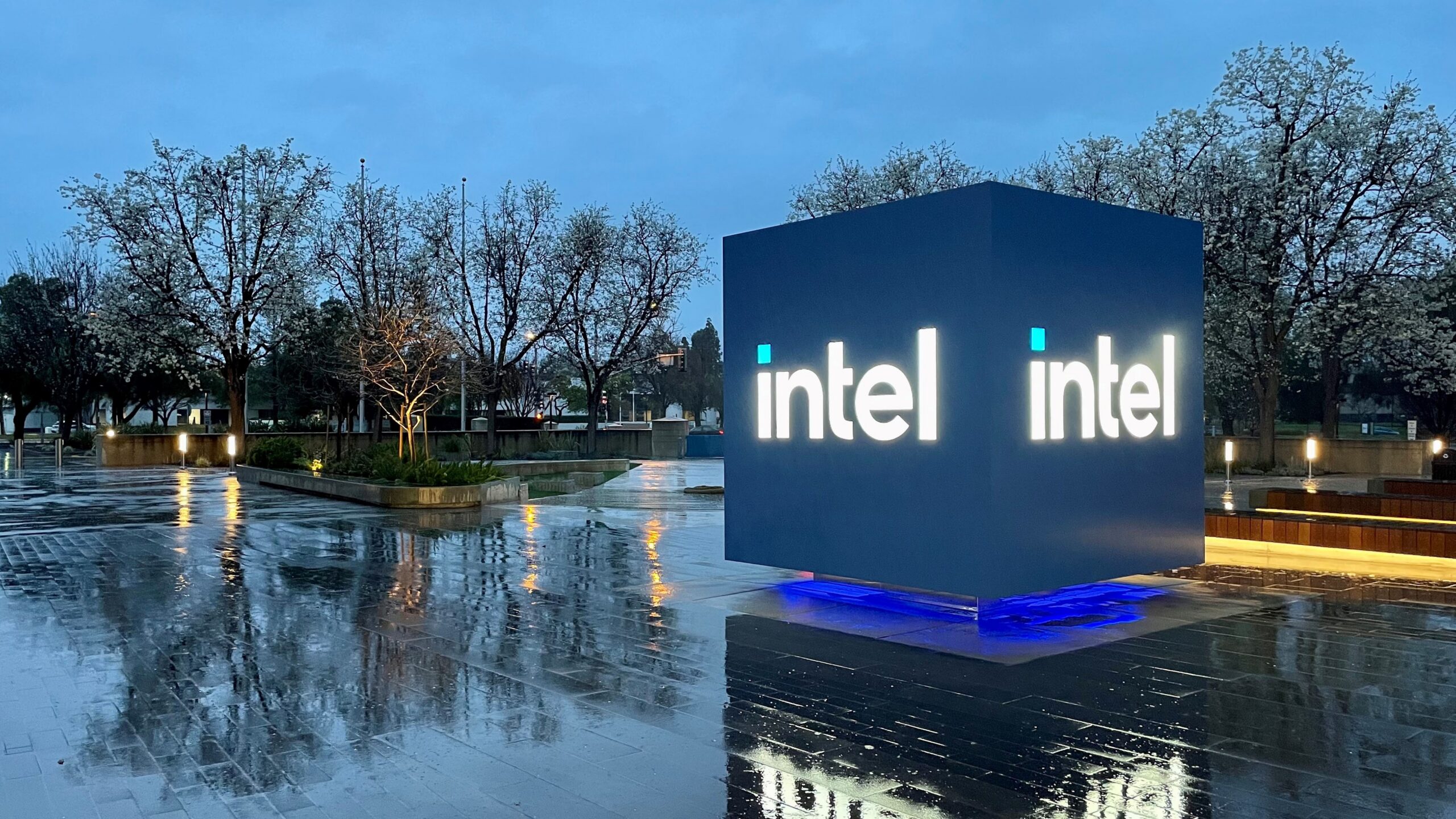 Intel готовит более дешевый конкурент Steam Deck: новый чип будет потреблять от 8 Вт