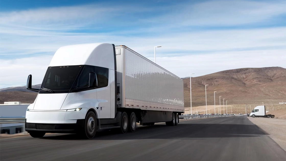 Tesla представить електровантажівку Semi для Європи у вересні