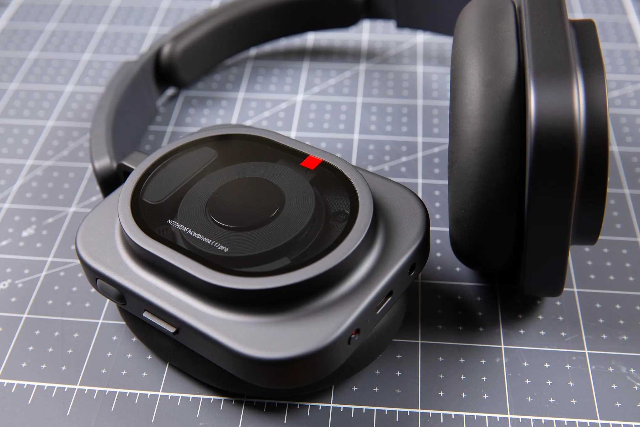 Nothing здивувала новими навушниками: Headphone (1) Pro отримали три драйвери