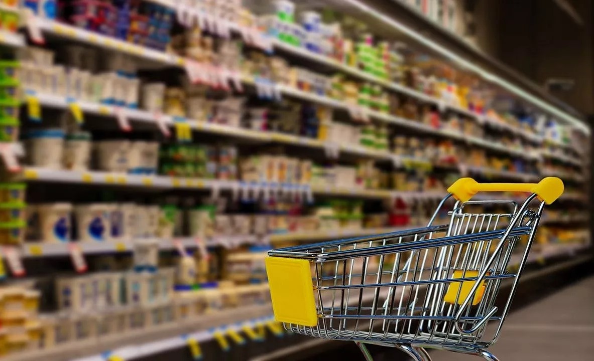 У Києві почали зникати продукти з полиць через удари РФ по складах — The Guardian