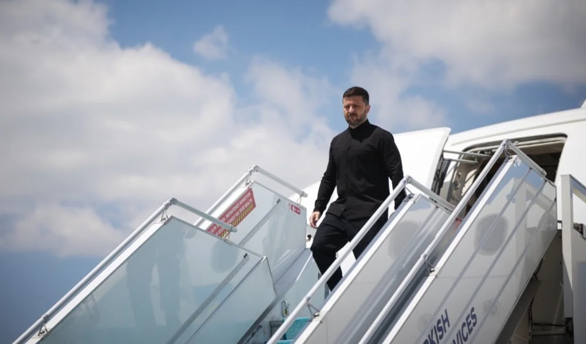 Дрон едва не сбил самолет Зеленского во время вылета из Молдовы - премьер Норвегии
