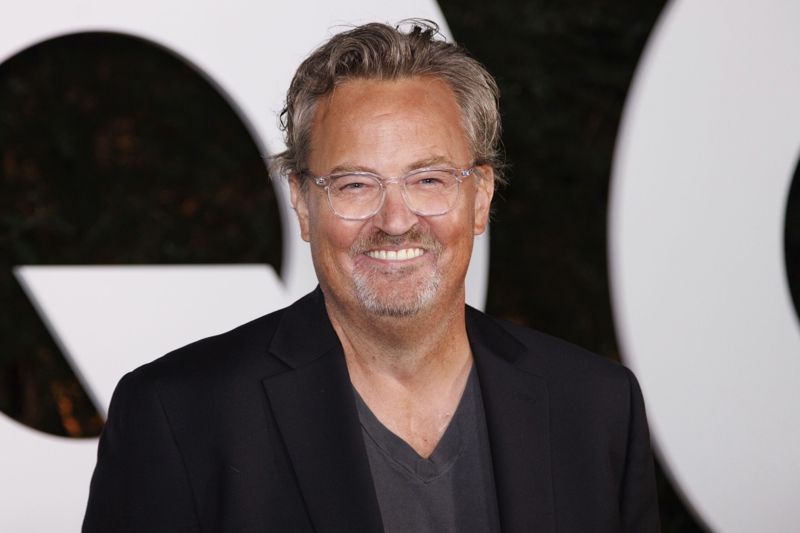 Netflix показав трейлер серіалу про Метью Перрі: яким буде документальний проєкт про зірку "Друзів"