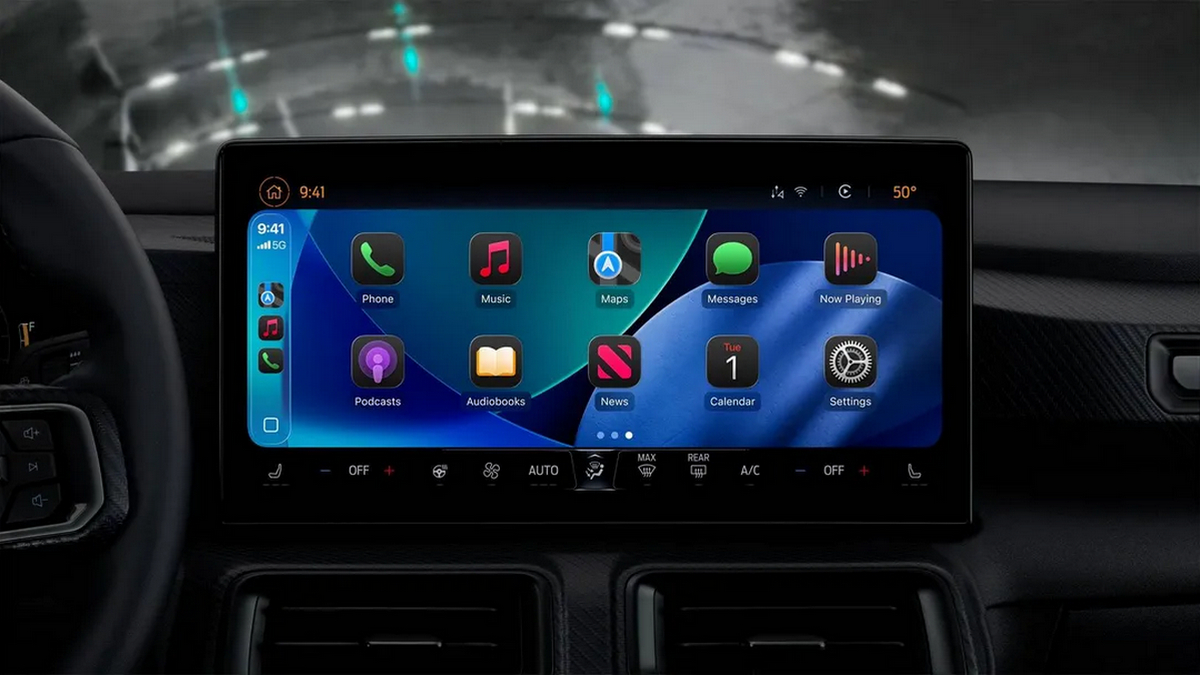Meta AI з'явився в Apple CarPlay: ШІ-помічник став четвертим стороннім чатботом у системі