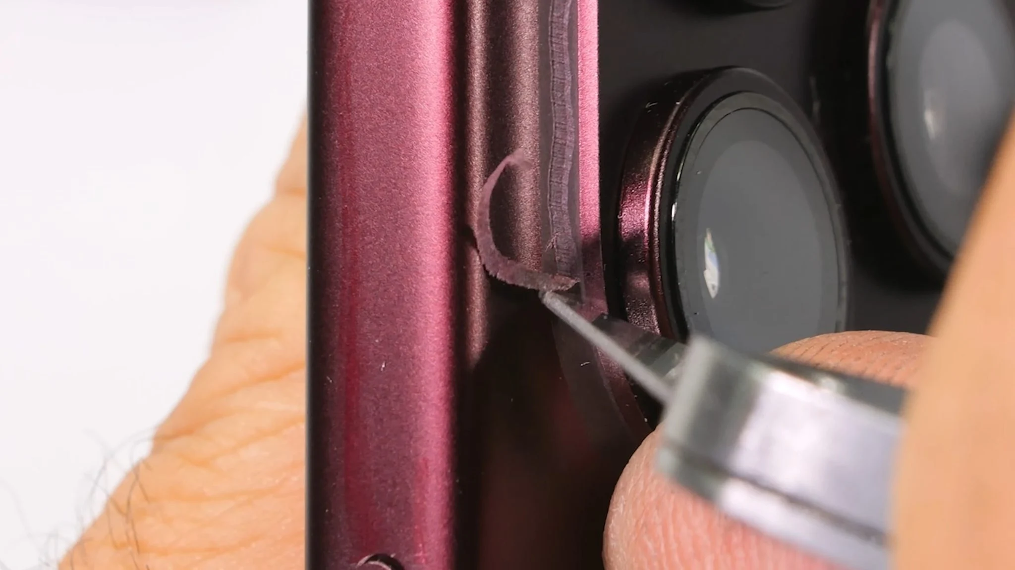 iPhone 18 Pro прошел тест на прочность JerryRigEverything: что показало испытание