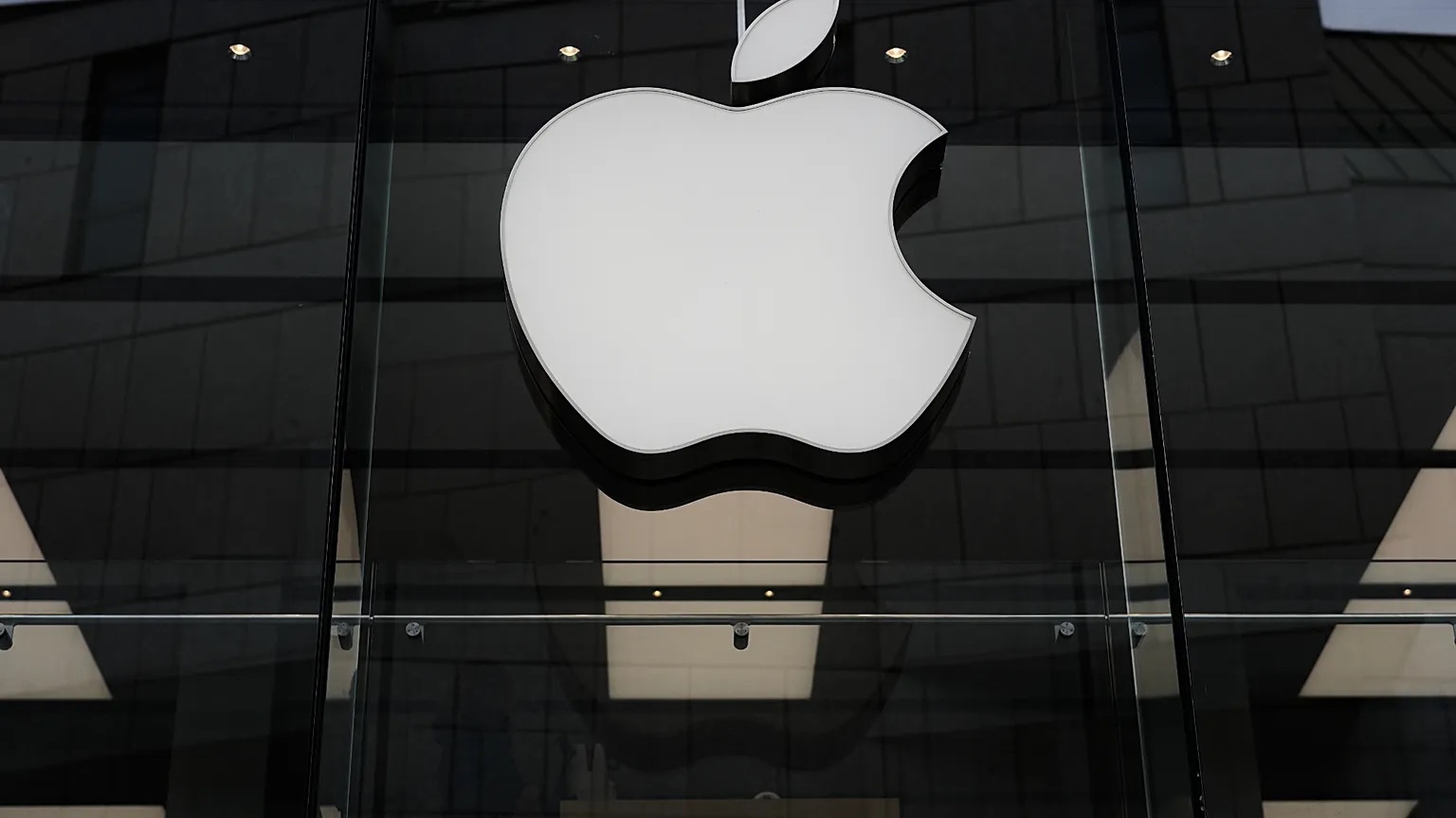 Капитализация Apple превысила 5 трлн долларов: компания повторила достижение NVIDIA