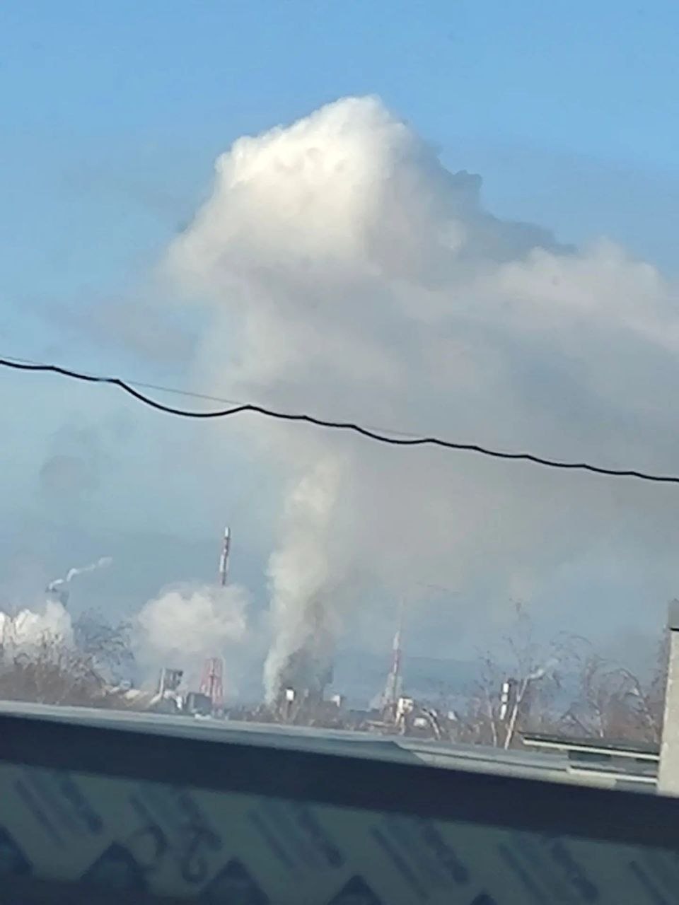 У Росії горить хімічний завод "Азот" після атаки безпілотників: над підприємством здіймається стовп диму