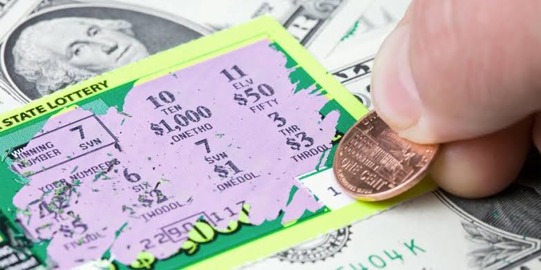 Забула про лотерейний квиток на добу: американка несподівано виграла $1 млн