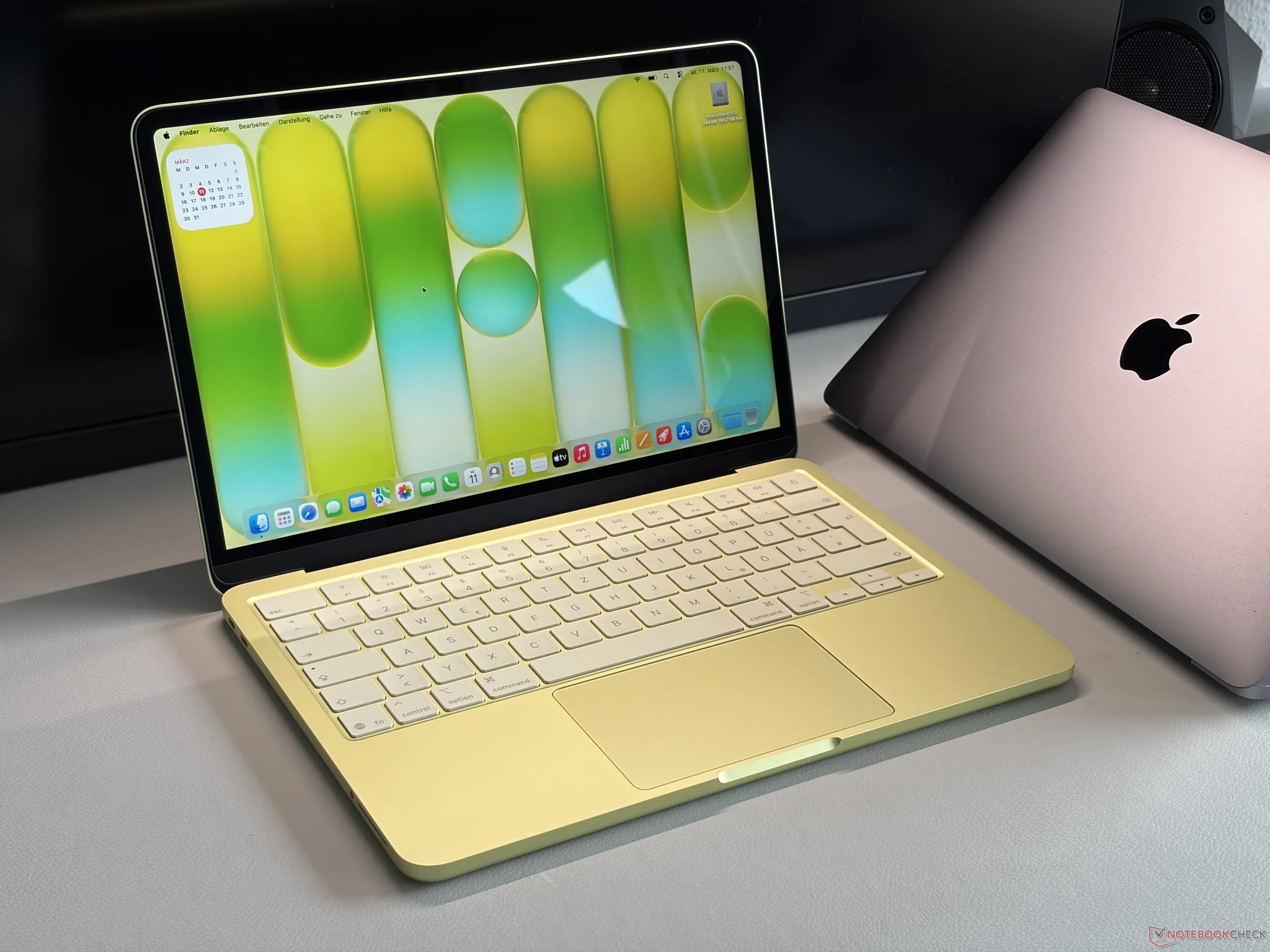 MacBook Neo допоміг Apple зміцнити позиції на тлі падіння світового ринку комп’ютерів